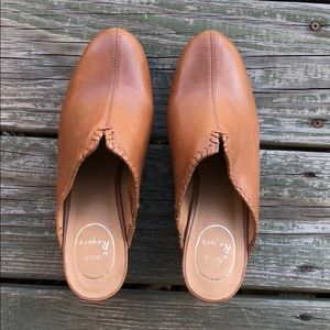 Jack Rogers Simone Leather Clogs